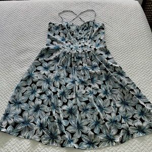 NWT Beautiful floral midi dress